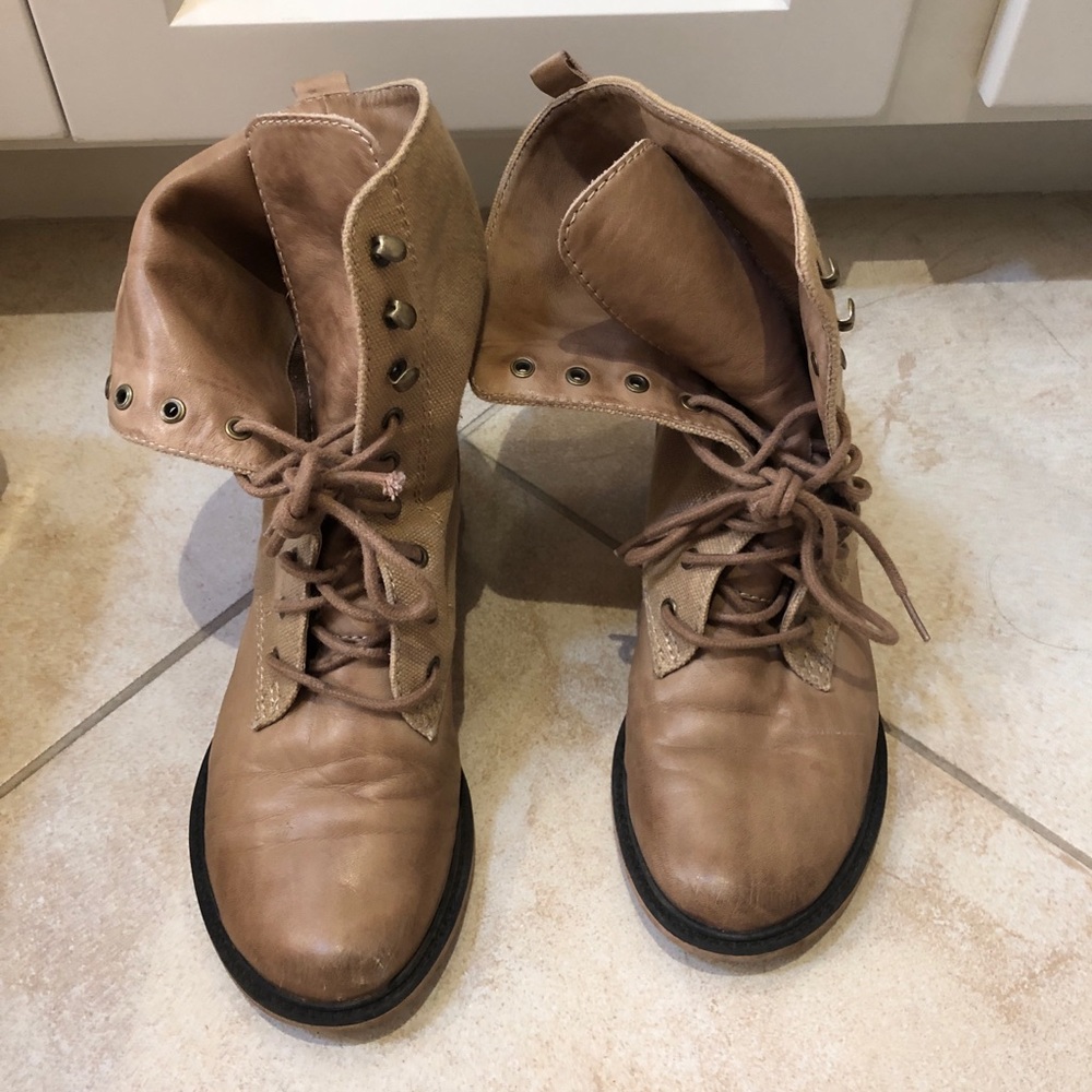 Tan leather/canvas lace-up combat boots